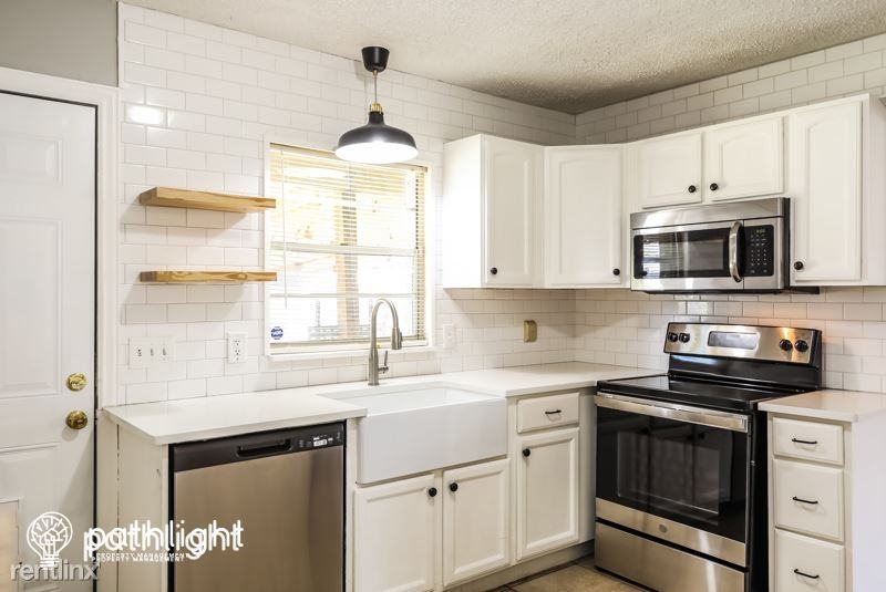 2867 Hollybay Rd - Photo 3 of 18