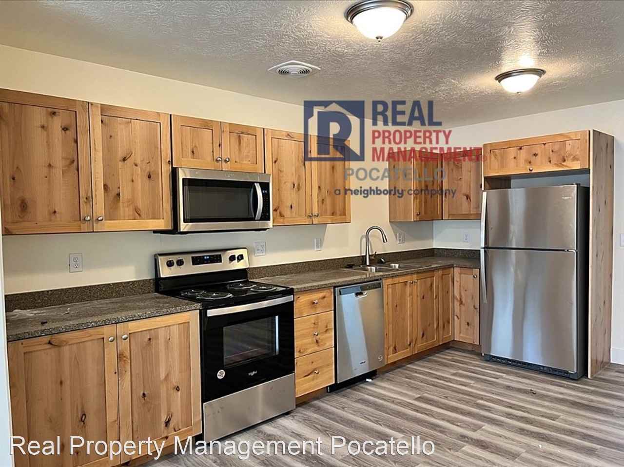 251 W Linden Bld. 11 - Photo 2 of 12