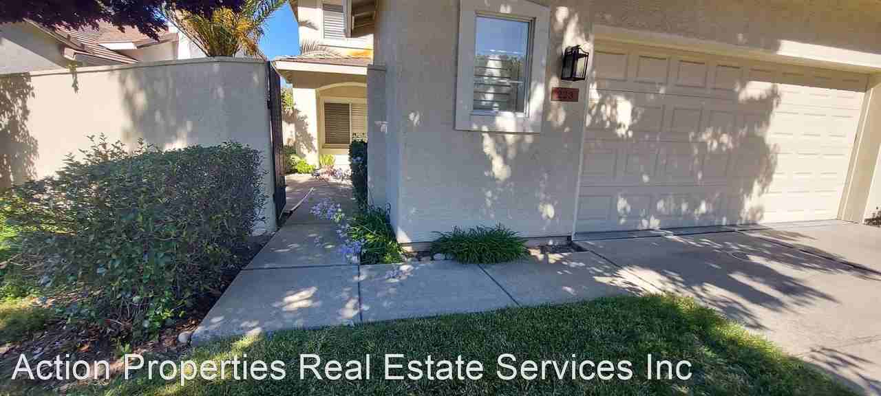 223 Doulton Ct - Photo 2 of 43