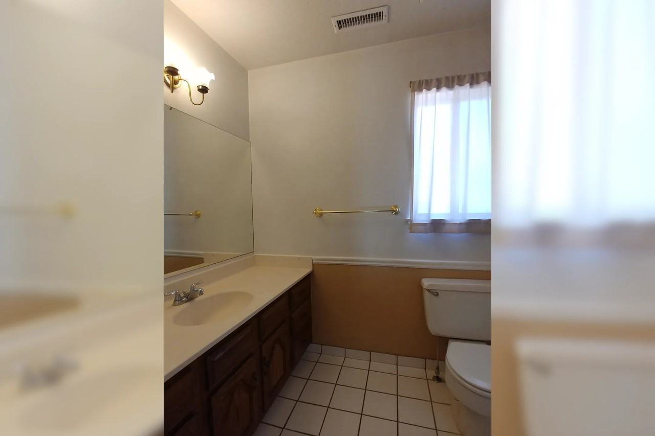 285 S 200 E - Photo 2 of 10