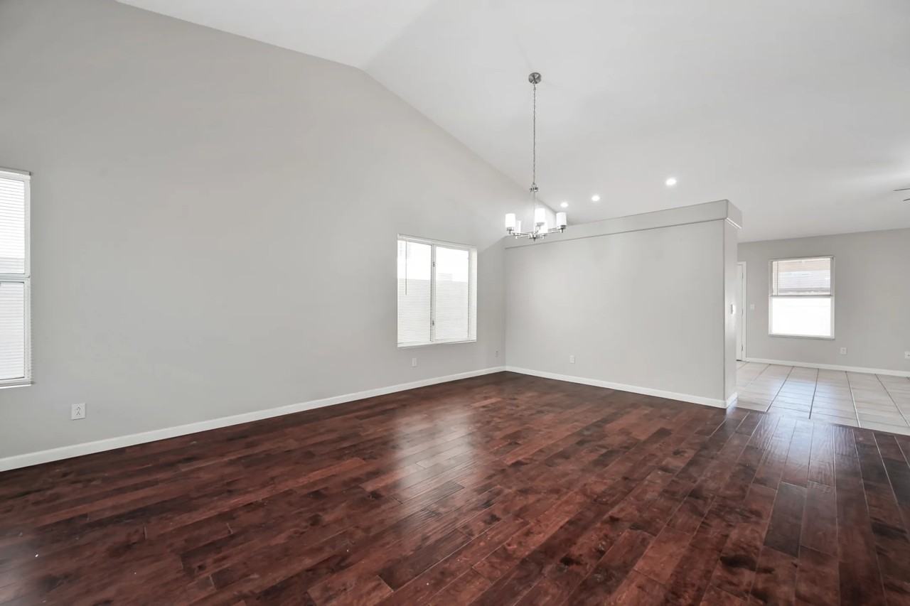 945 W Hudson Way - Photo 2 of 23