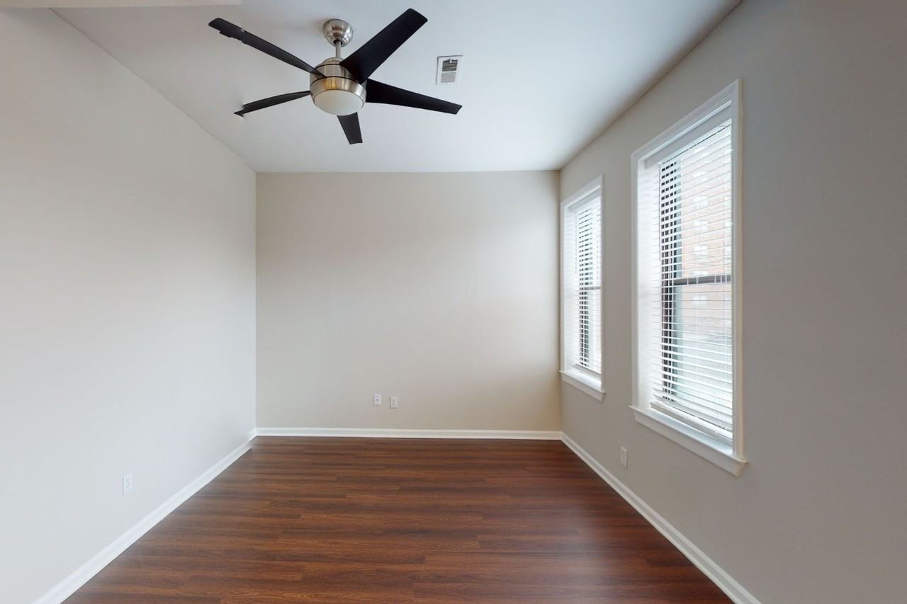 Landesman - Photo 5 of 8