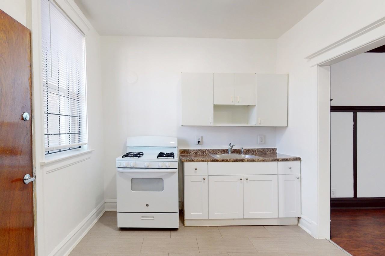 4859 S. Champlain Avenue - Photo 5 of 29