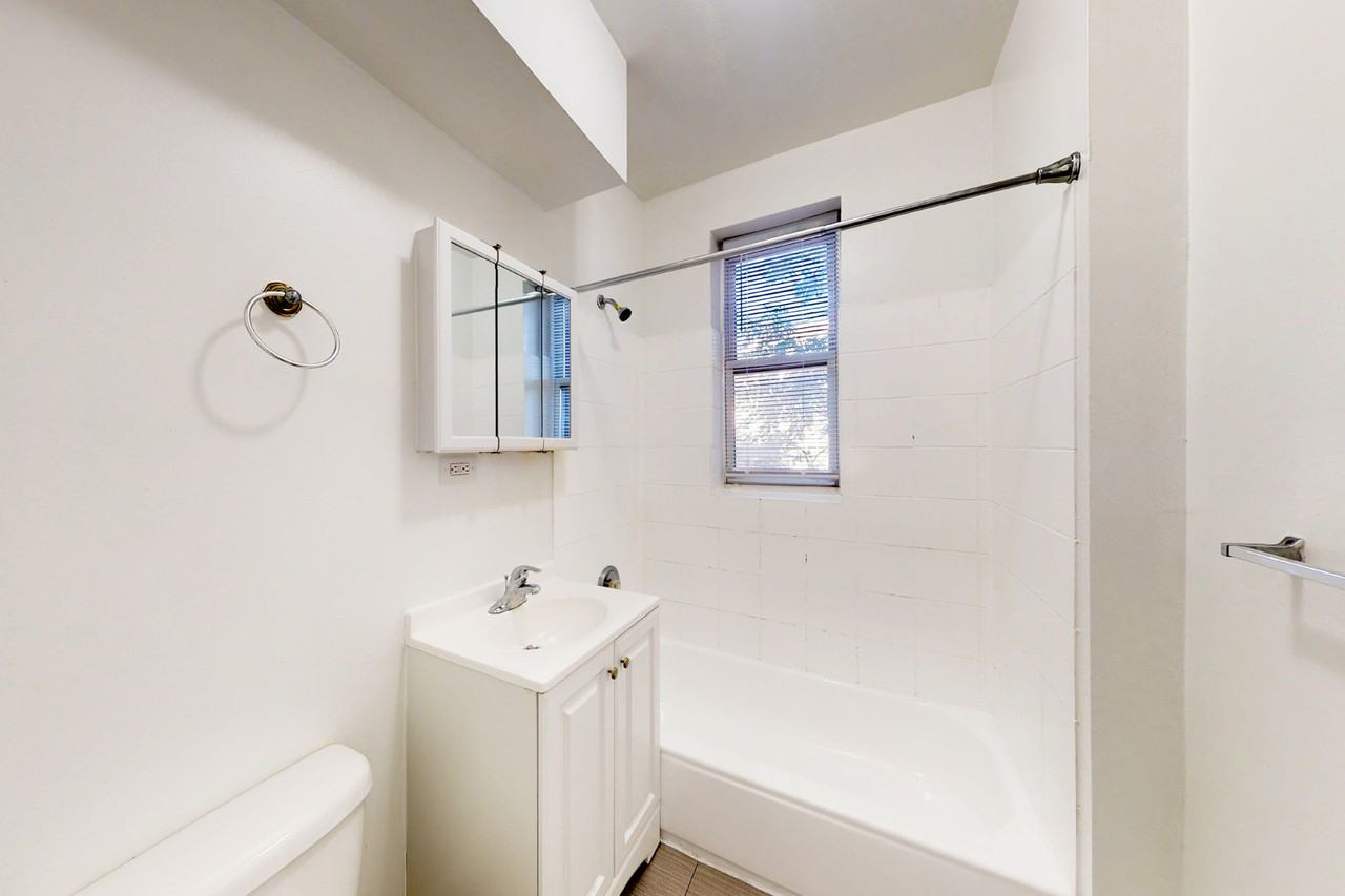 925 East 46th Street - Photo 7 of 35