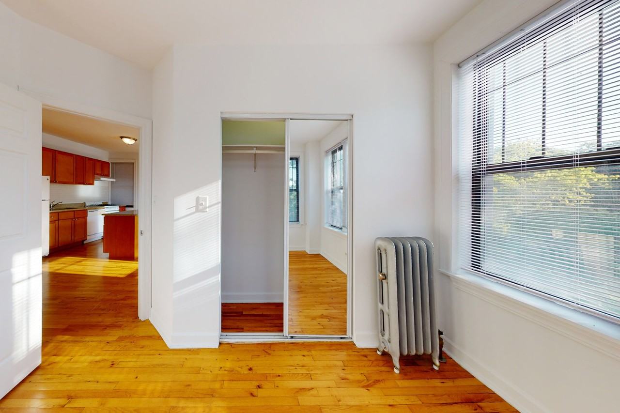 Woodlawn Court - Photo 4 of 31