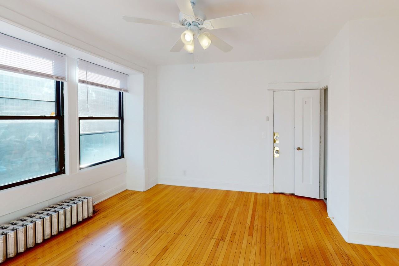 5457-5459 S. Blackstone Avenue - Photo 7 of 36