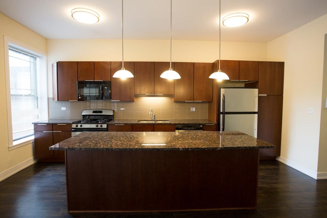 5118  S. Greenwood - Photo 6 of 39