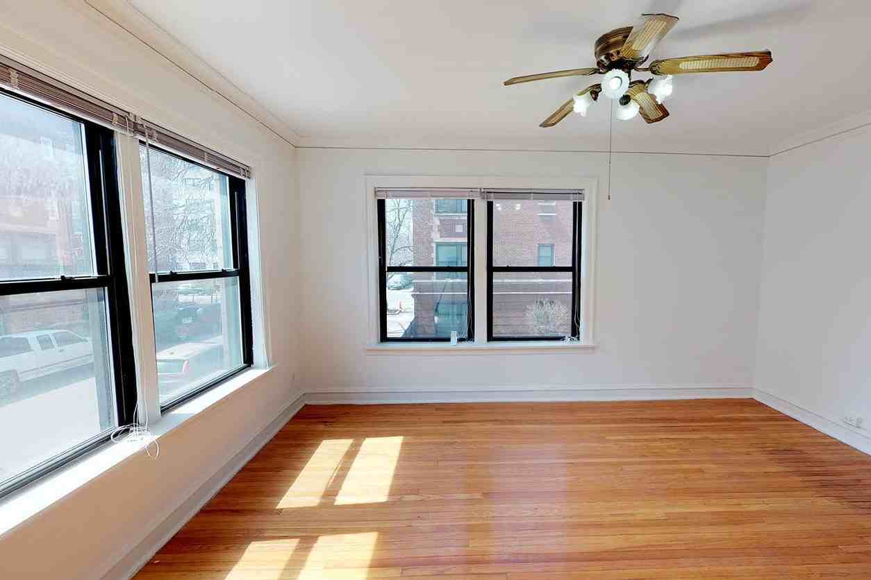 1440 E. 52nd Street - Photo 5 of 29