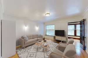 featured image of 5429 S Woodlawn Ave