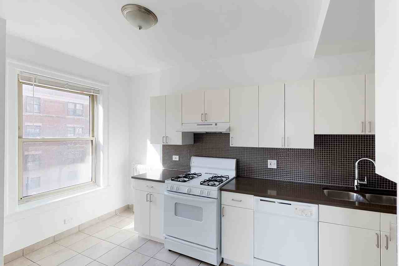 East Park Tower - Photo 5 of 50