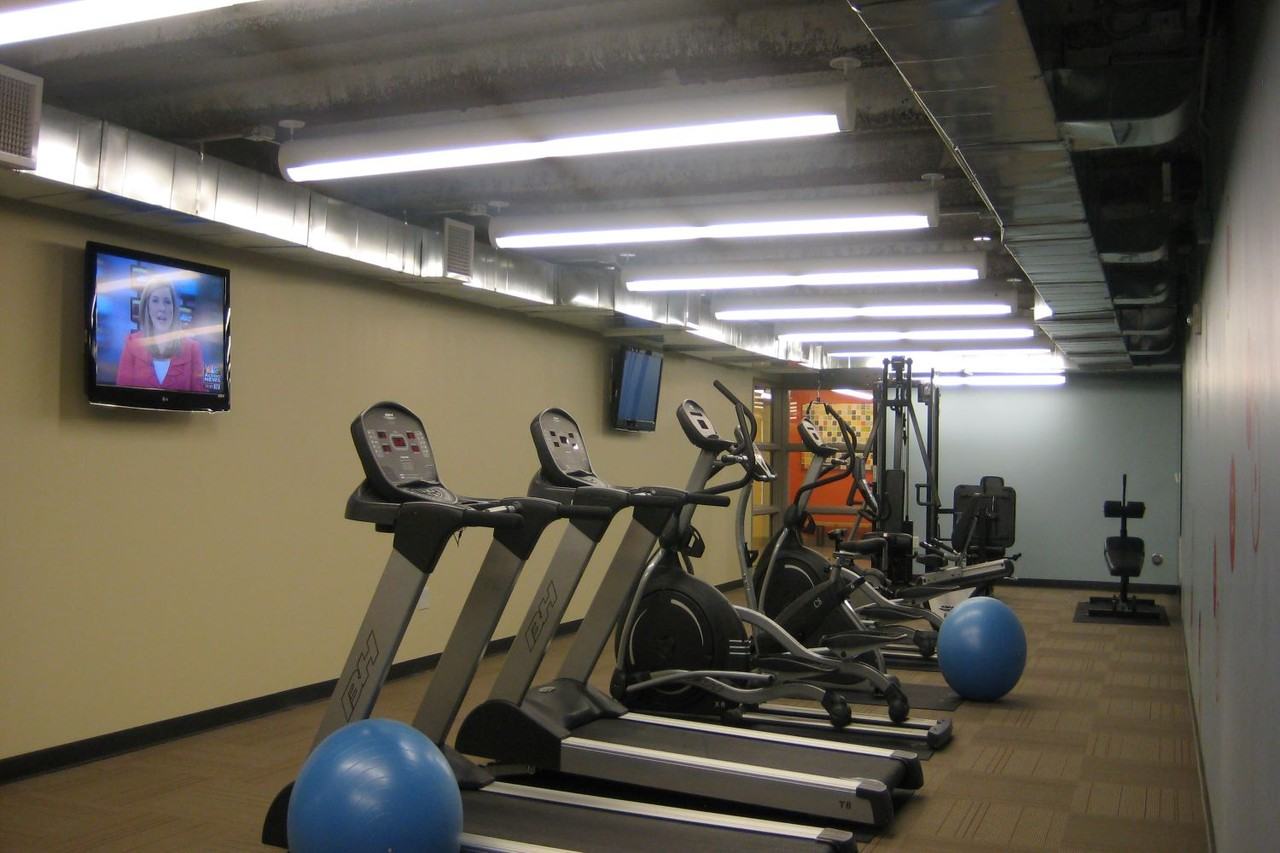 Clyde Manor - Photo 4 of 50