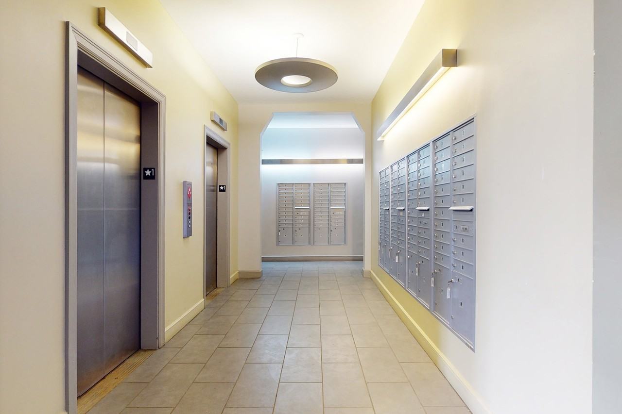 Clyde Manor - Photo 6 of 50