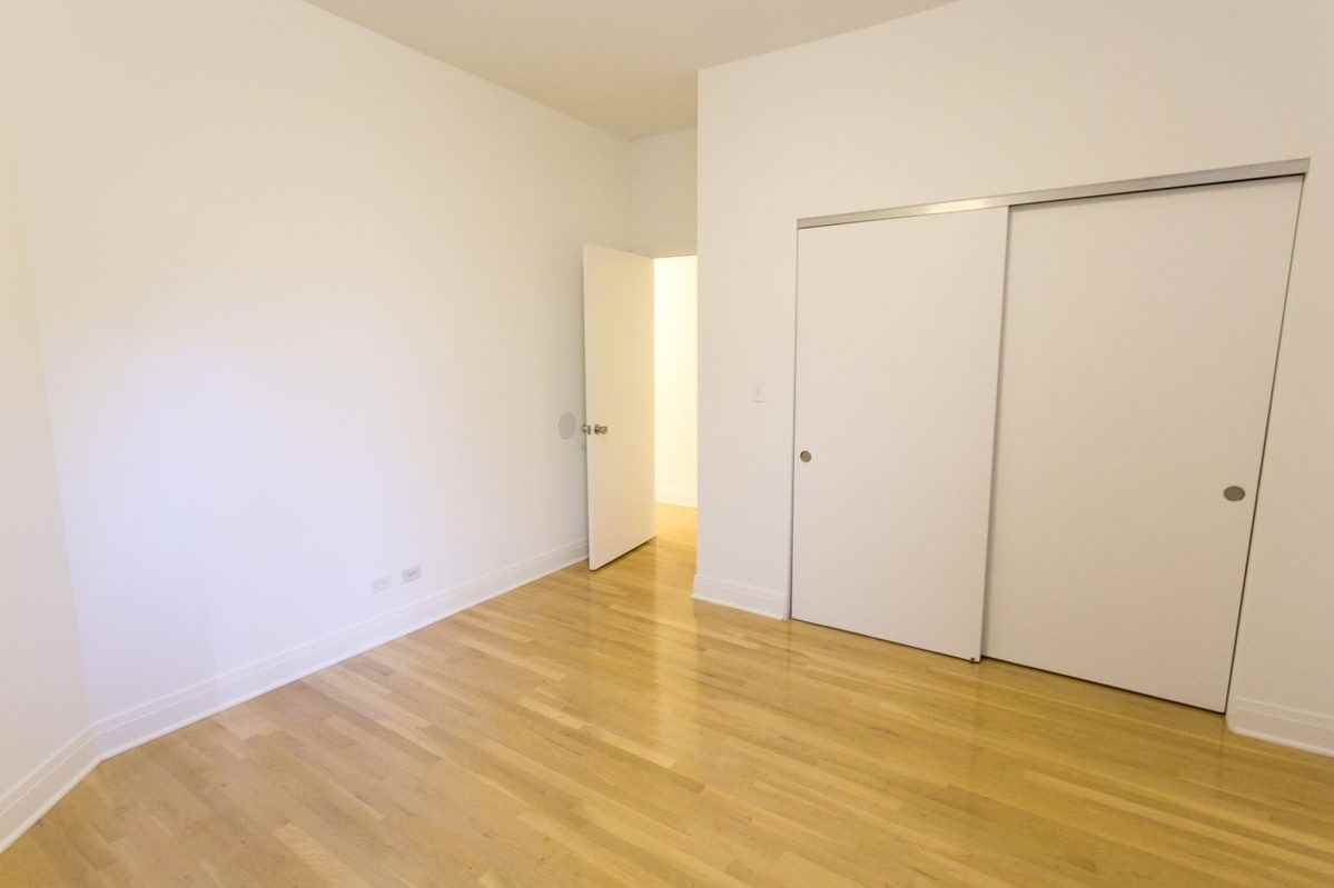 5512 S. Hyde Park Boulevard - Photo 7 of 34