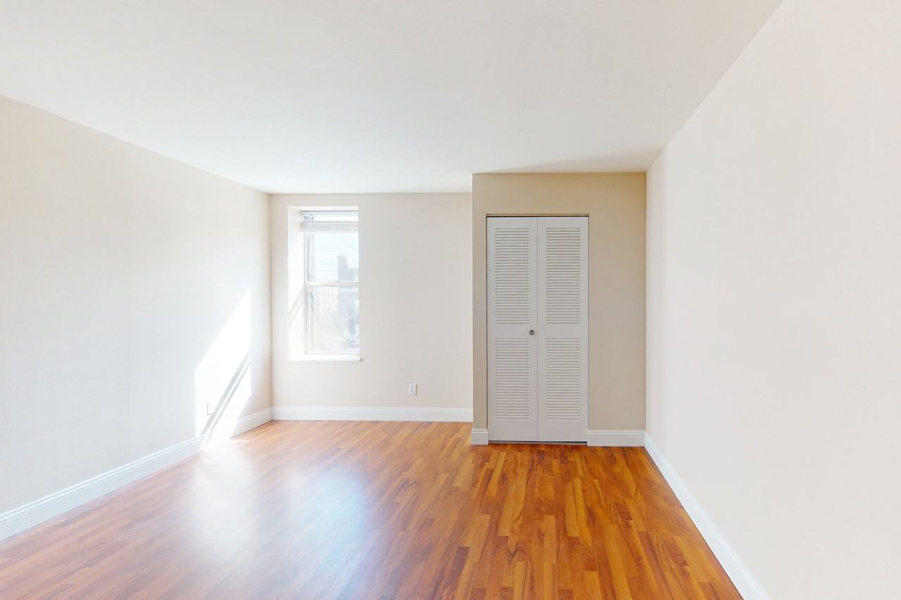 Georgian Court - Photo 6 of 50