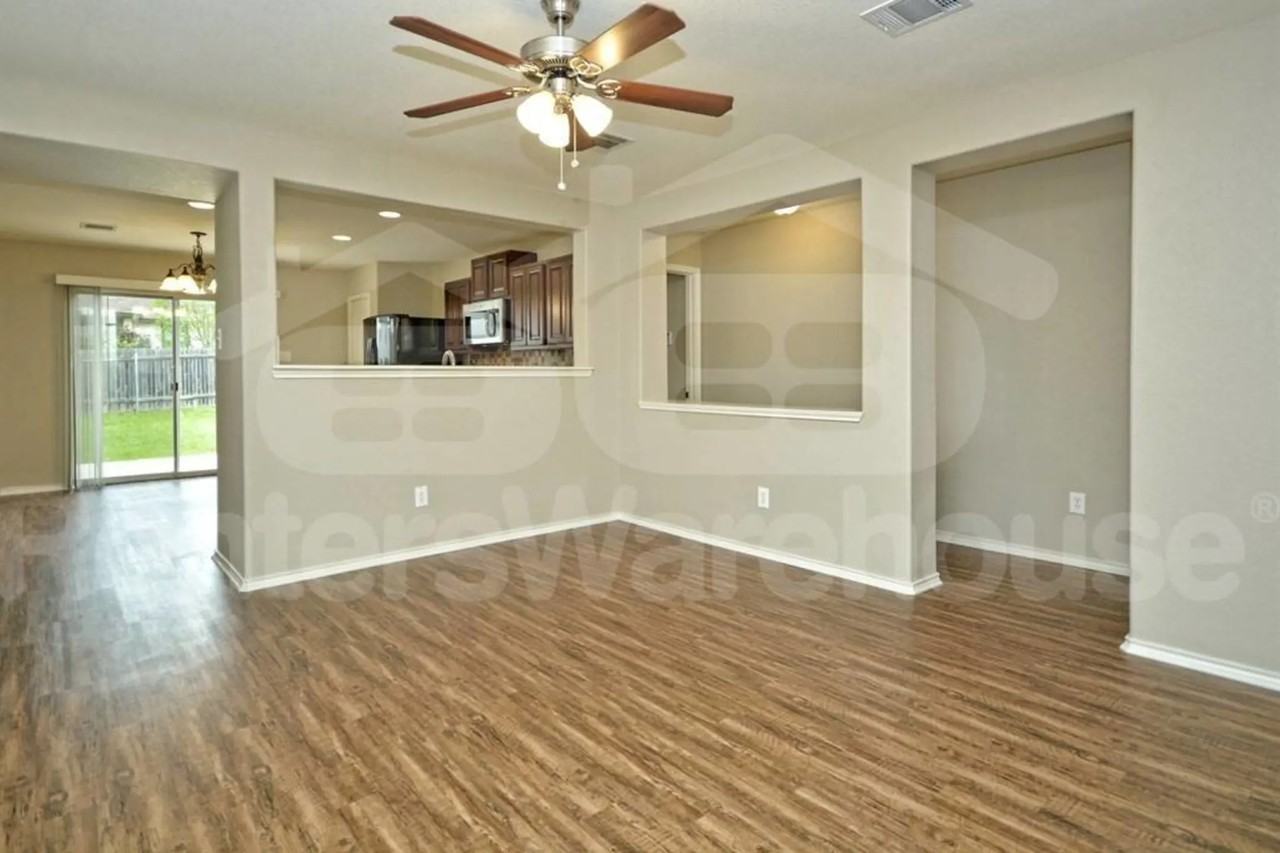 2319 Mccombs St - Photo 2 of 13