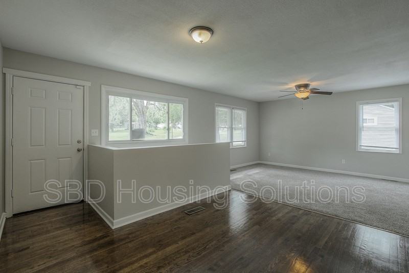 11000 E 50th Ter - Photo 3 of 10