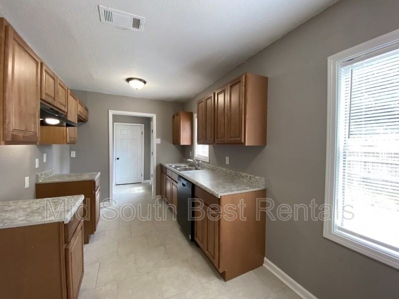2527 Brian Cv - Photo 3 of 8