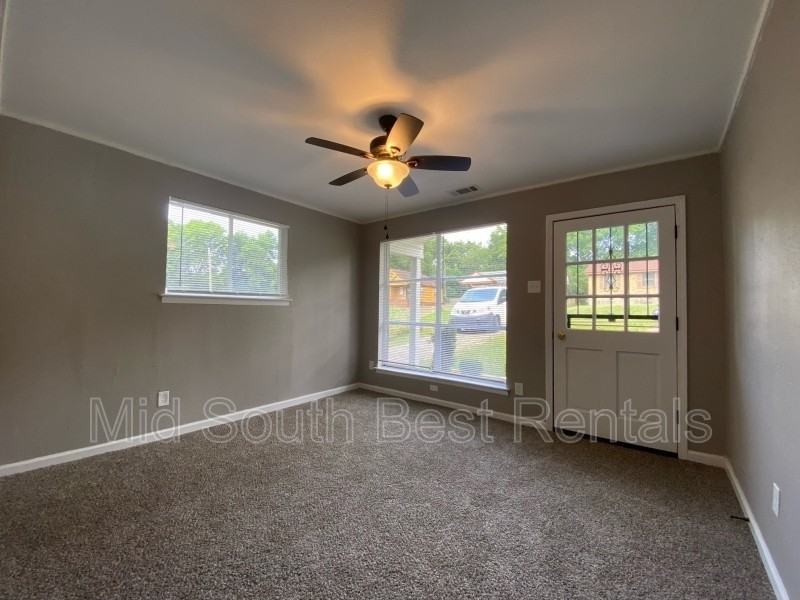 1616 Cameron St - Photo 2 of 7