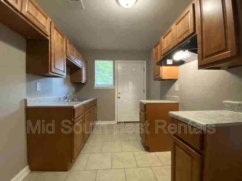 1616 Cameron St - Photo 3 of 7