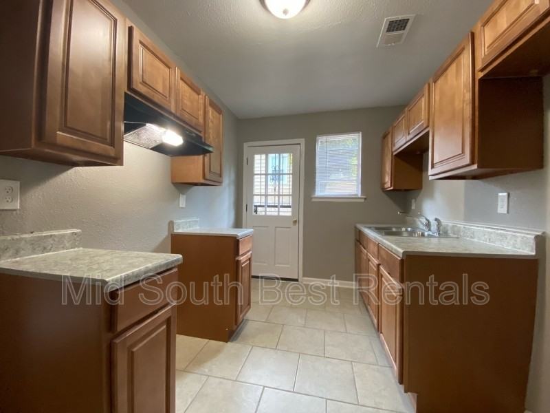 1614 Cameron St - Photo 3 of 7