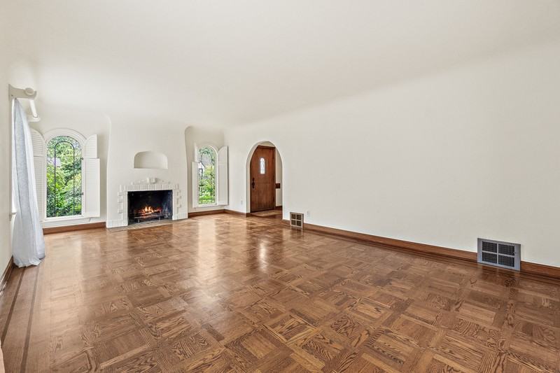 4208 51st Ave Ne - Photo 3 of 33