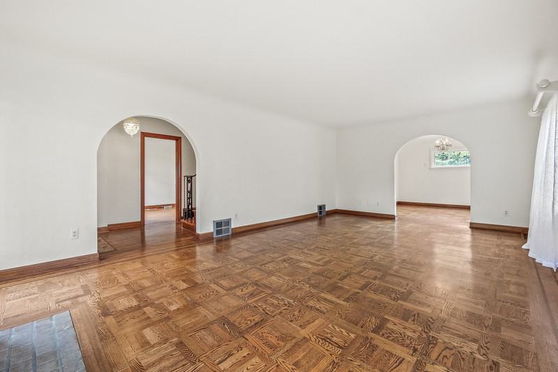 4208 51st Ave Ne - Photo 5 of 33