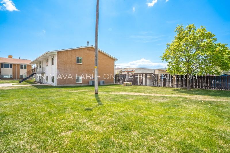 657 Nw #O - Photo 2 of 15