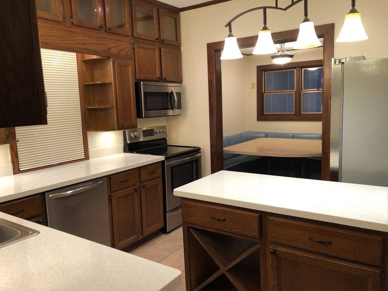 2079 Saint Clair Ave - Photo 6 of 21