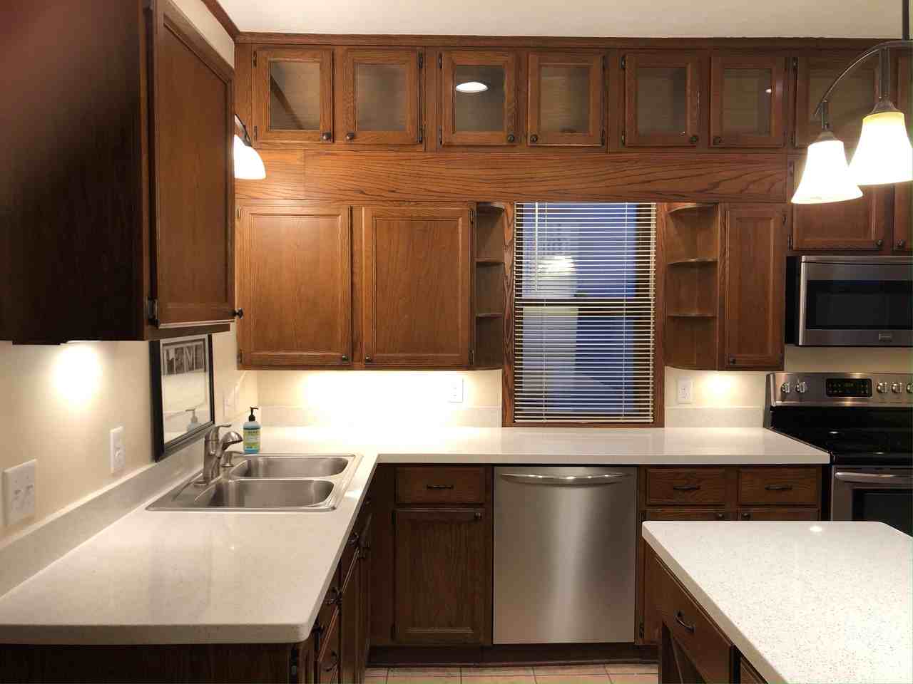 2079 Saint Clair Ave - Photo 7 of 21