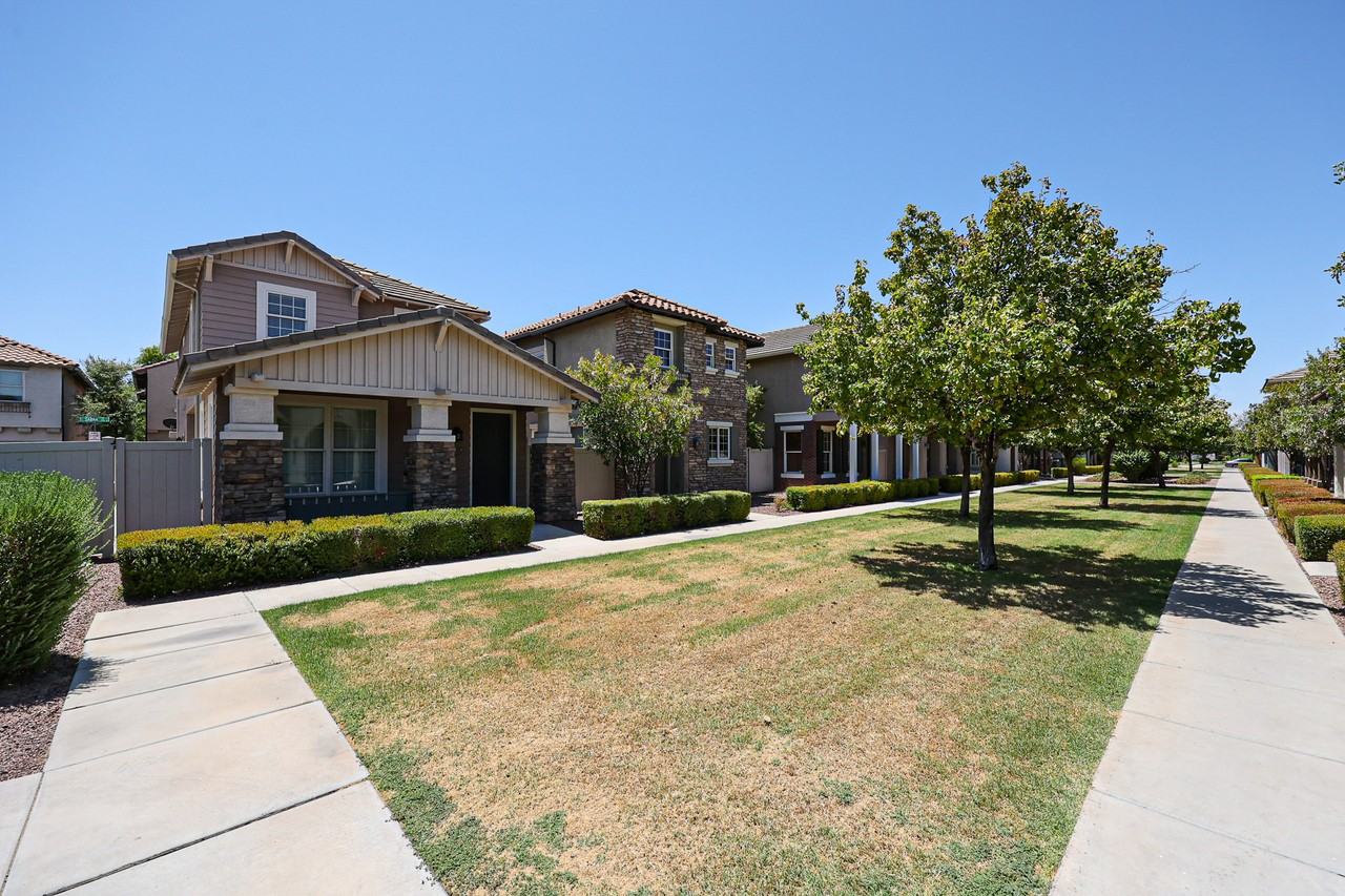 3908 E Sabra Ln - Photo 3 of 24