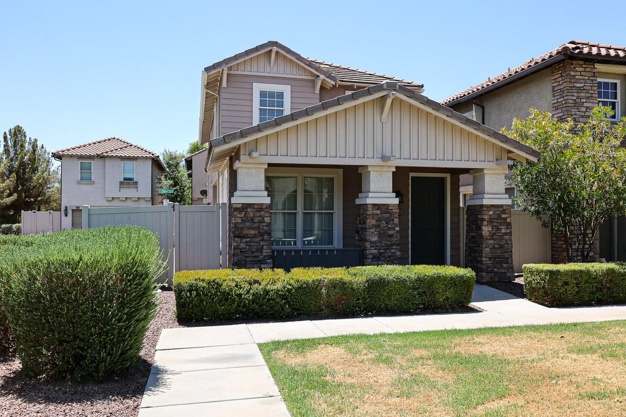 3908 E Sabra Ln - Photo 4 of 24