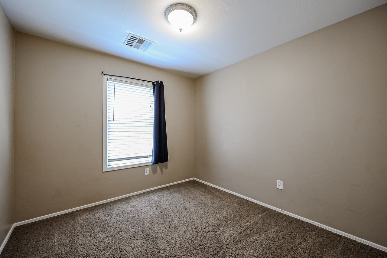 3908 E Sabra Ln - Photo 5 of 24