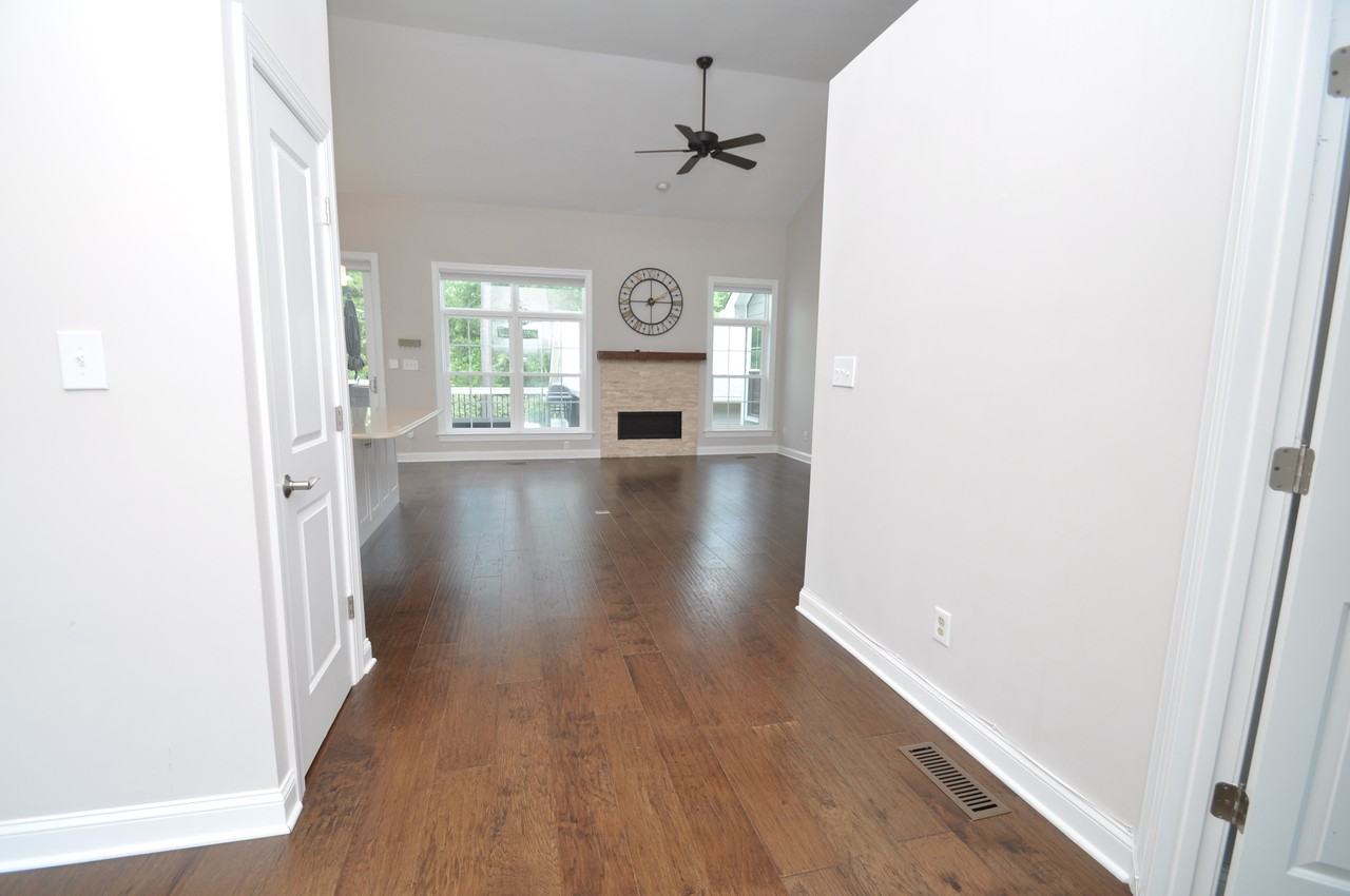104 Crestpoint Ct - Photo 2 of 42