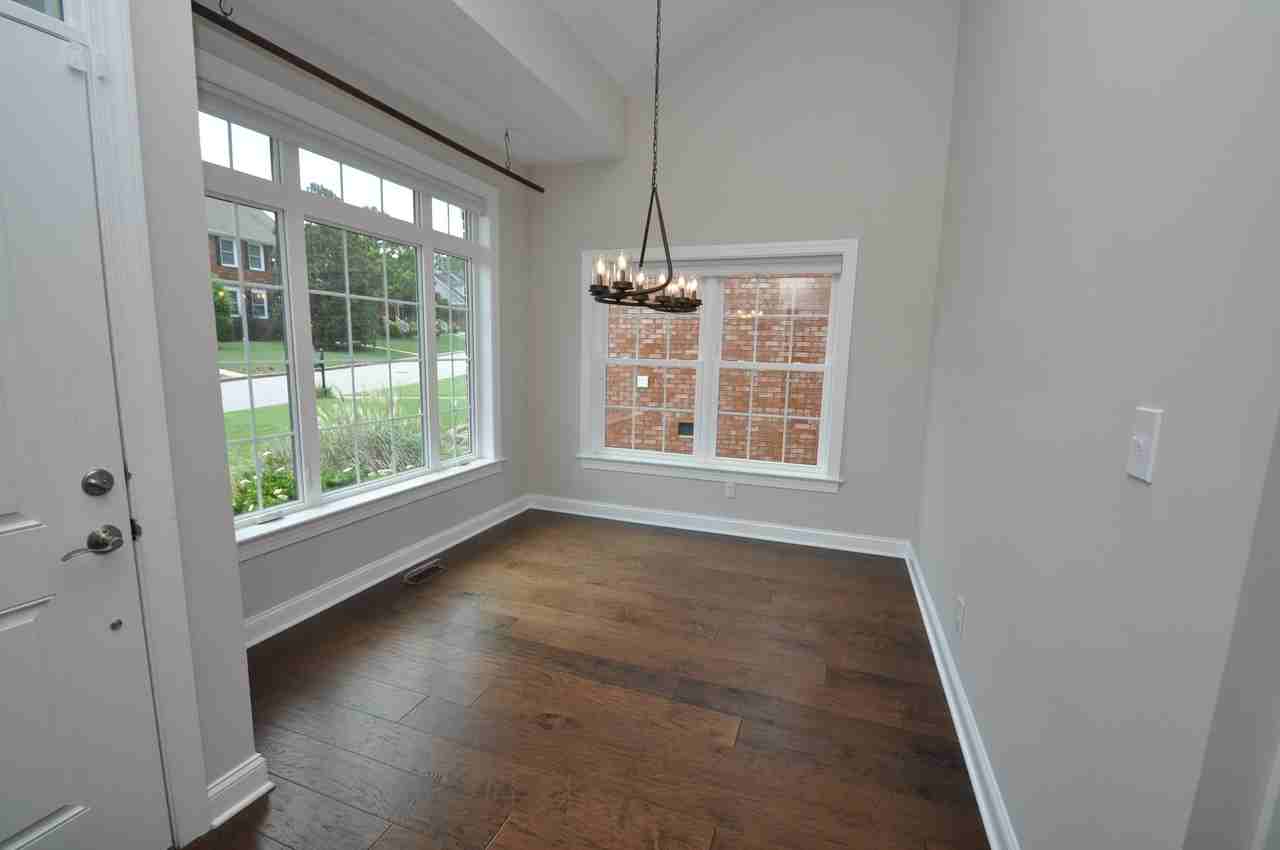 104 Crestpoint Ct - Photo 3 of 42