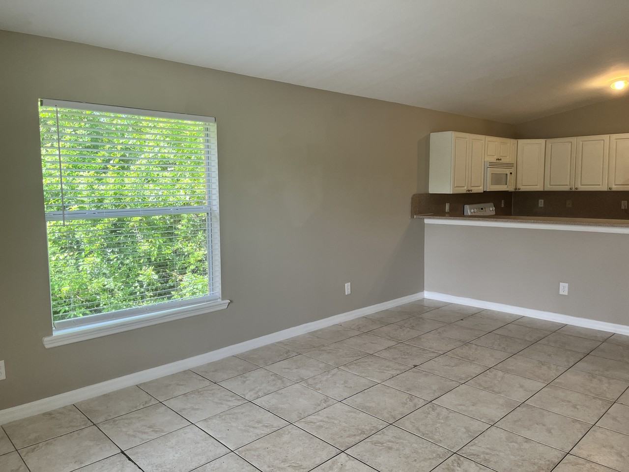 438 Loretta Avenue - Photo 2 of 15