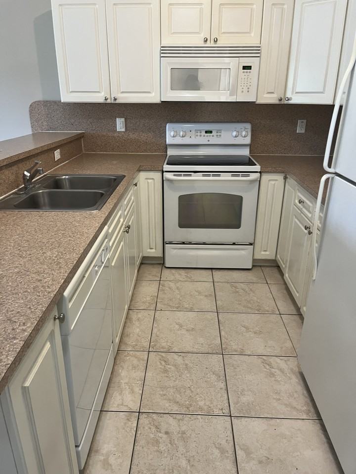 438 Loretta Avenue - Photo 4 of 15