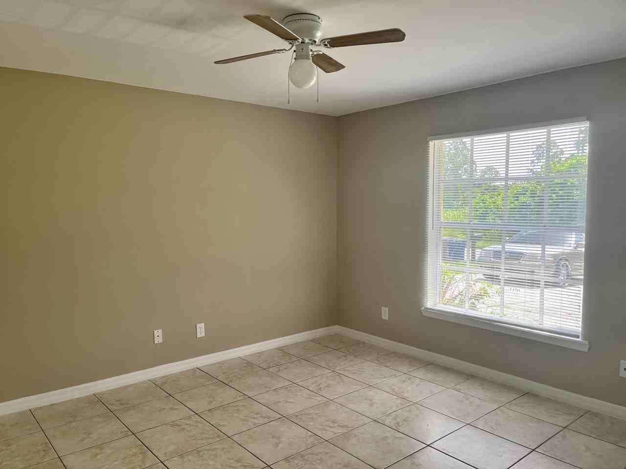 438 Loretta Avenue - Photo 6 of 15