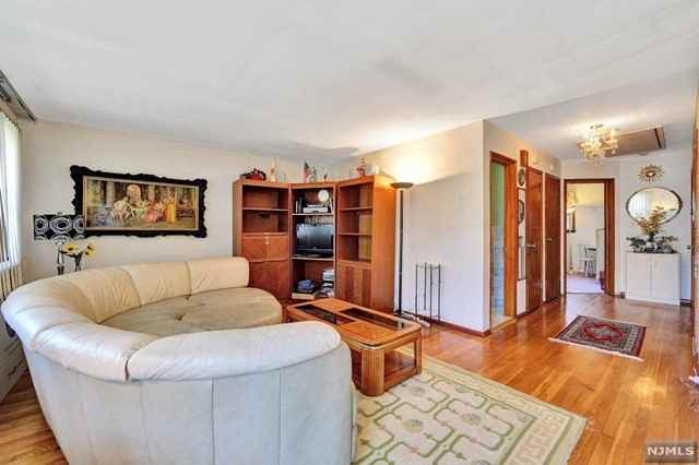 232 Warwick Ave #NA - Photo 3 of 20