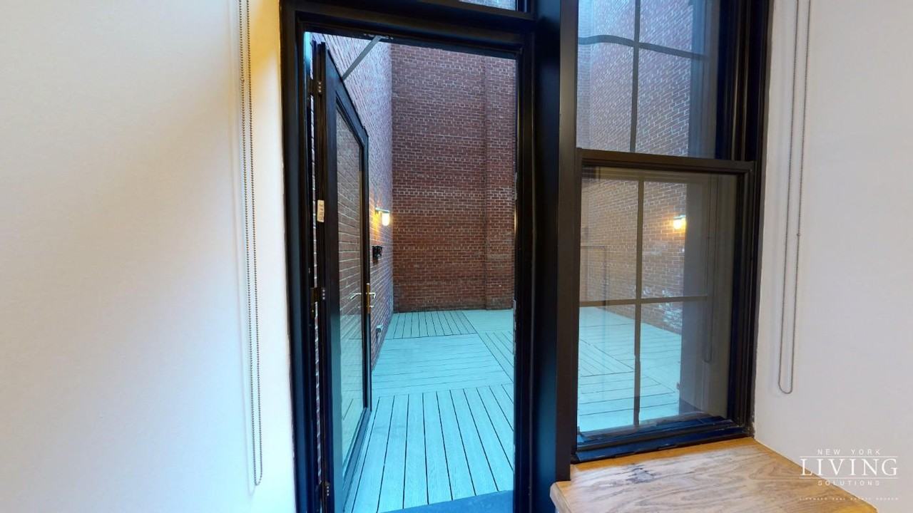 Washington St #818 - Photo 2 of 12