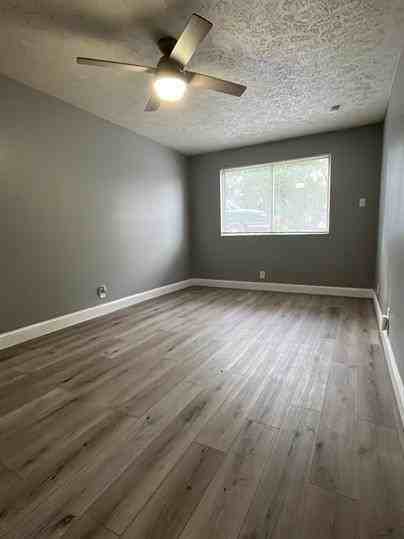 1215 E - Photo 3 of 23