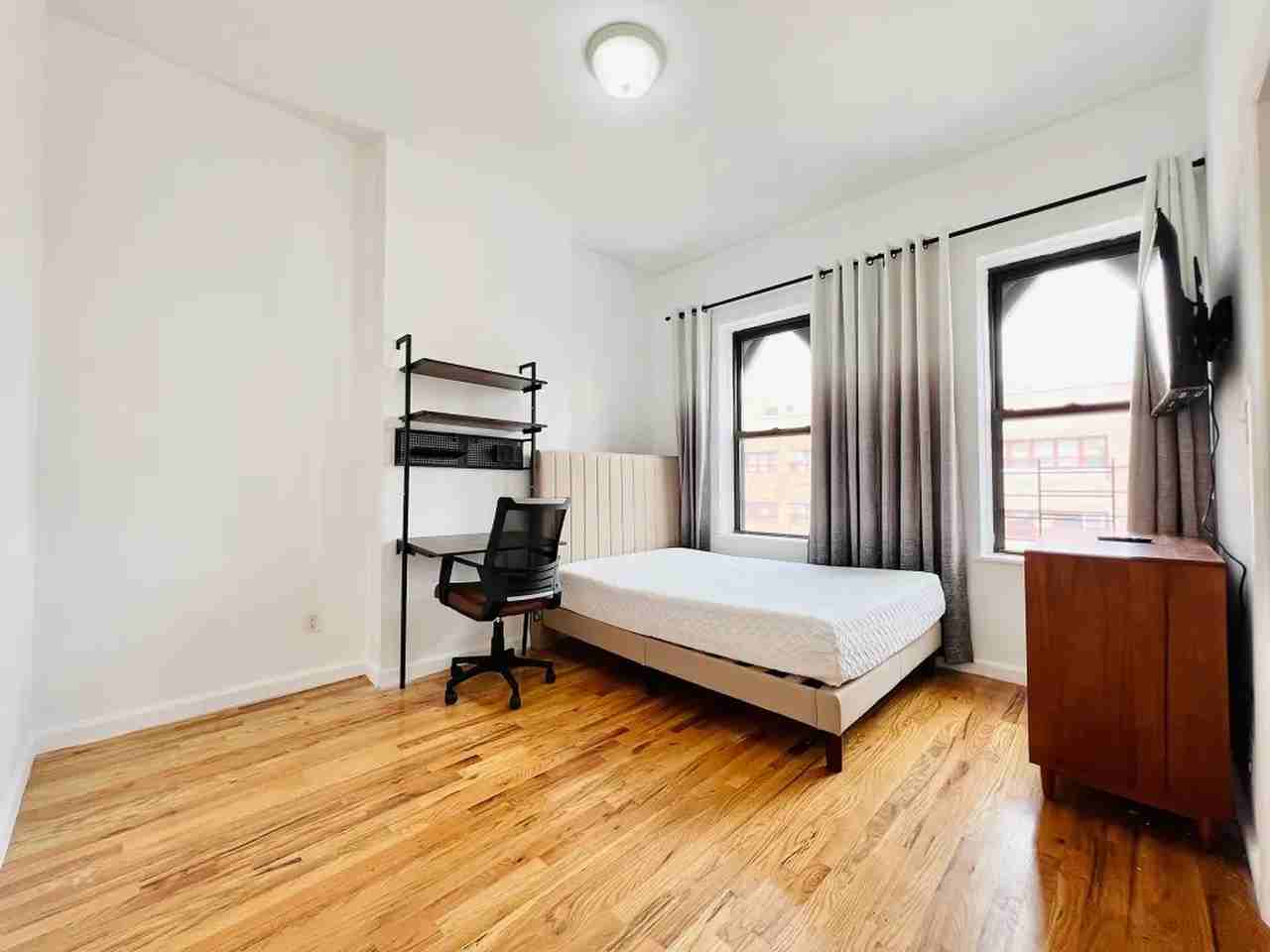 Wilson Ave & Bleecker St #260