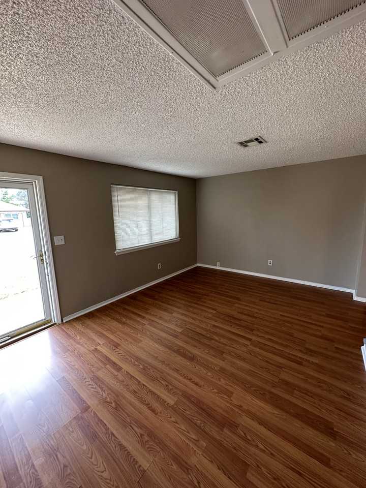 620 North Janeway Avenue - Photo 3 of 13