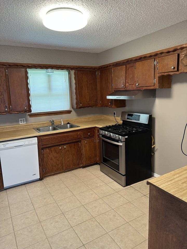 620 North Janeway Avenue - Photo 4 of 13