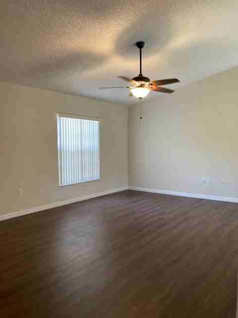 2718 Larkspur Rd - Photo 3 of 18