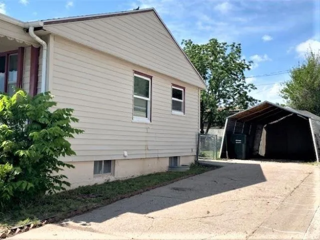 1604 Sky Rd - Photo 3 of 19