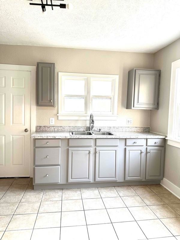 1607 Mcilwraith St #1 - Photo 2 of 11