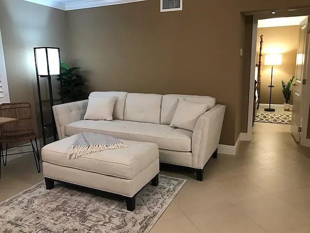 960 7th St S #201 - Photo 2 of 13