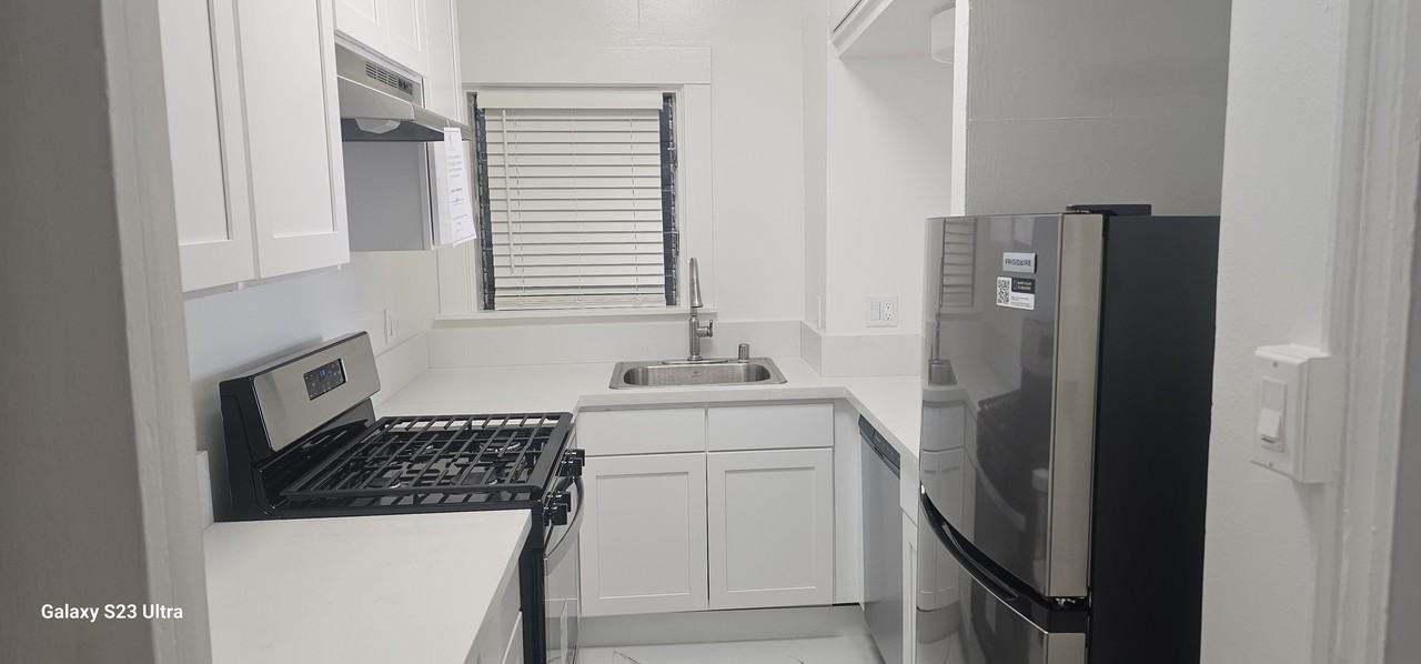 1041-59 Broadway Ave. - Photo 7 of 10