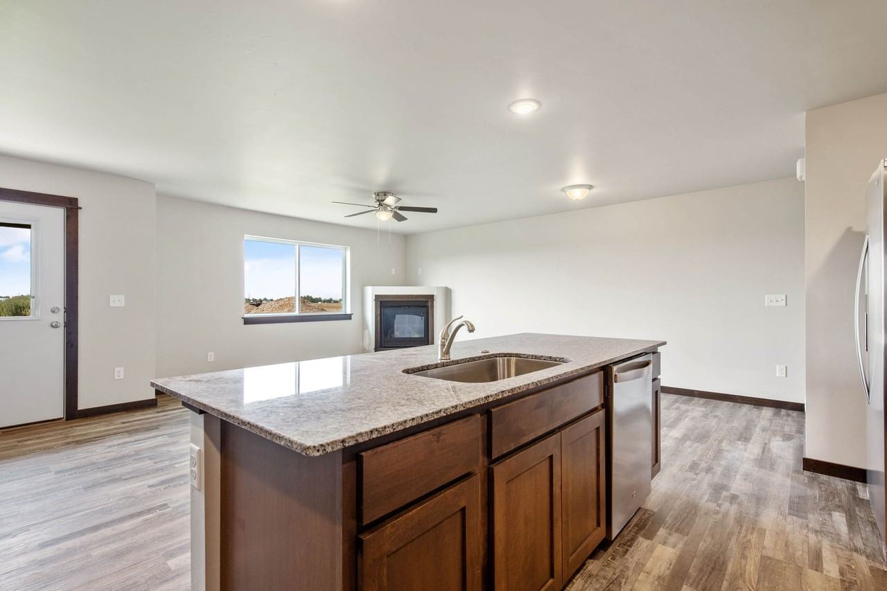 701 Halfpipe St #B - Photo 5 of 17