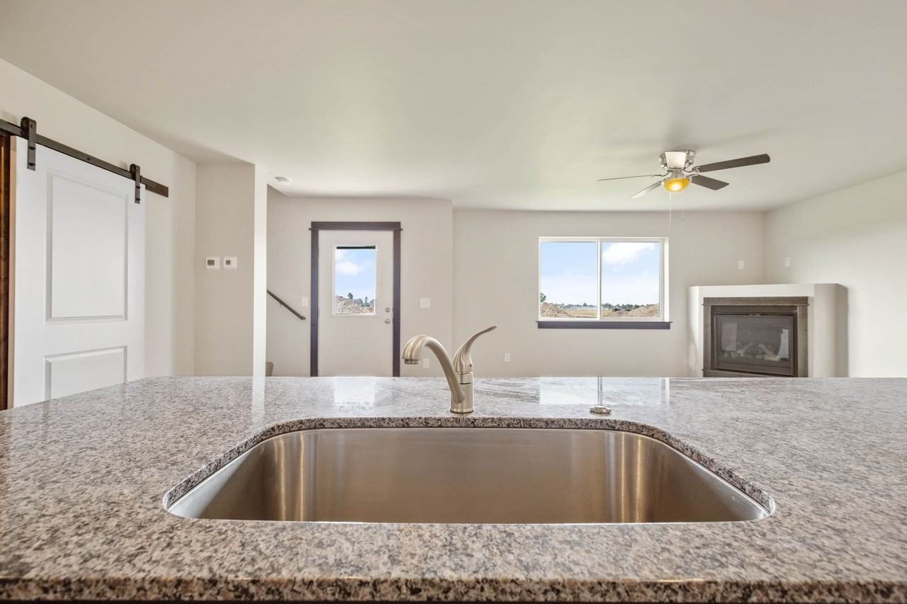 701 Halfpipe St #B - Photo 6 of 17